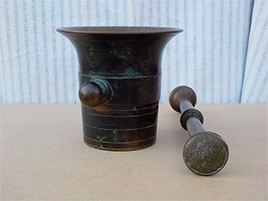 Koperen vijzel met stamper