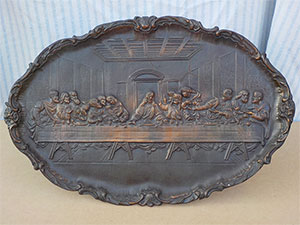 Gietijzeren wandbord in bronskleur met het “Laatste avondmaal” als afbeelding 